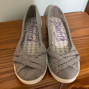 Cute gray flats, worn twice very comfortable